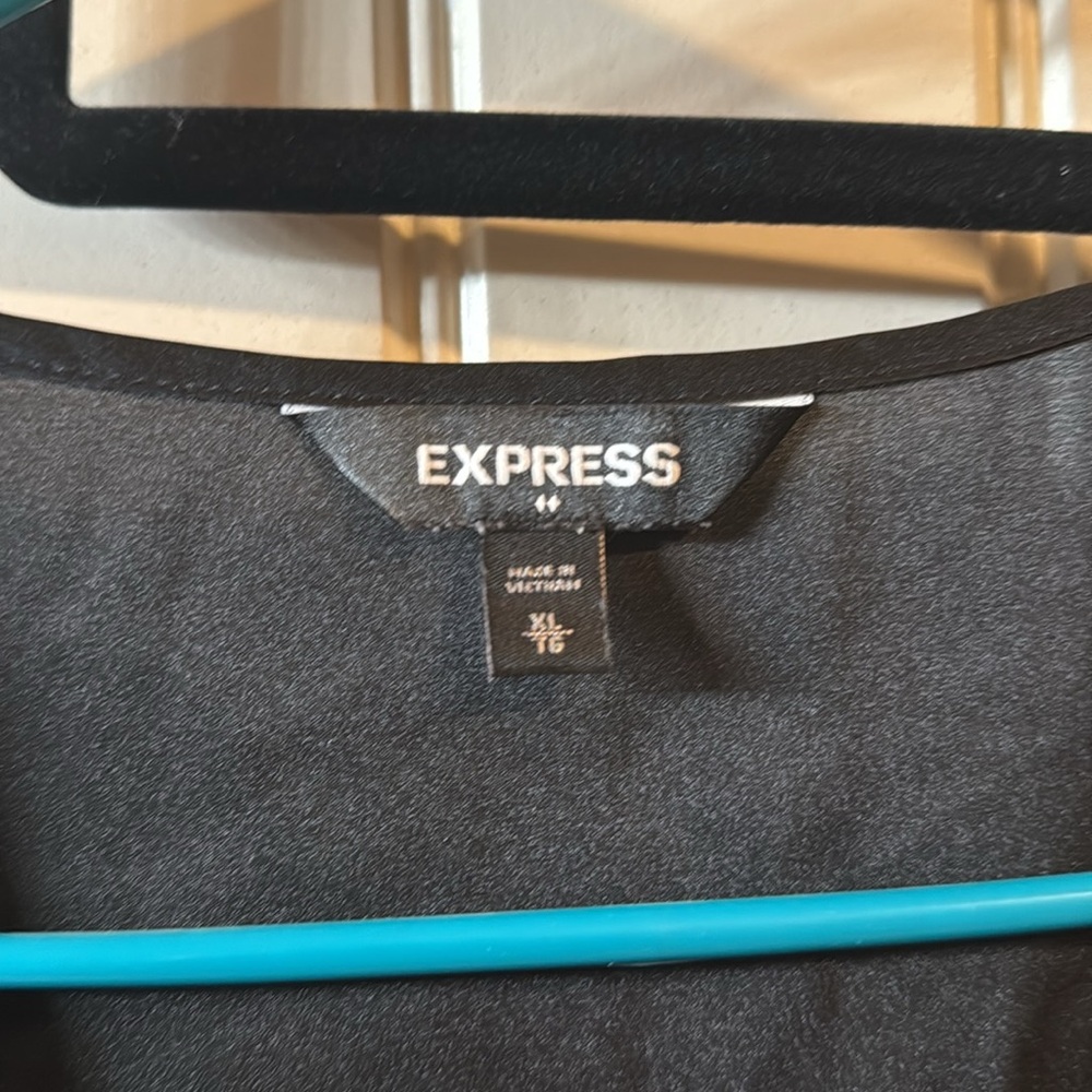 Express Blouse - Picture 2 of 2